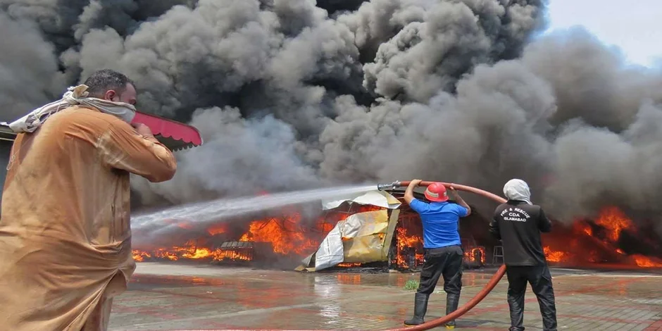 بررسی حادثه آتشسوزی اخیر آبادان